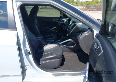 2015 Hyundai Veloster Re:flex z USA, uszkodzony, nr VIN KMHTC6AD6FU222077